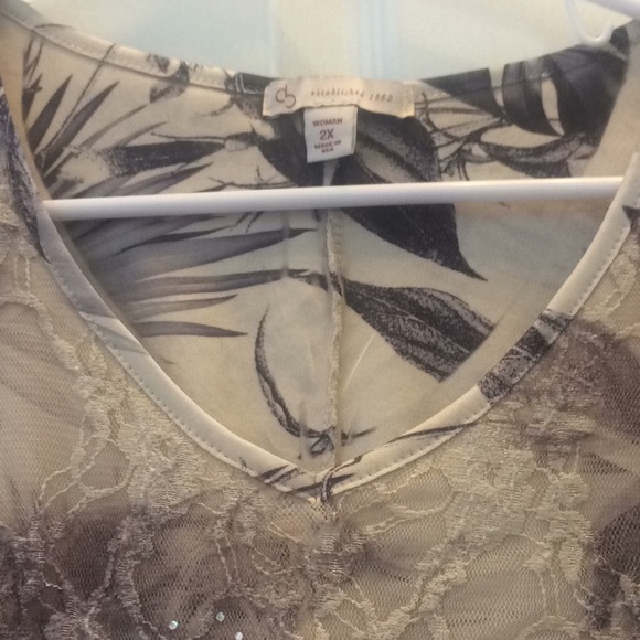 FINAL MARKDOWN Feminine -LOOKING Ladies' Top (2X) - Picture 4 of 5